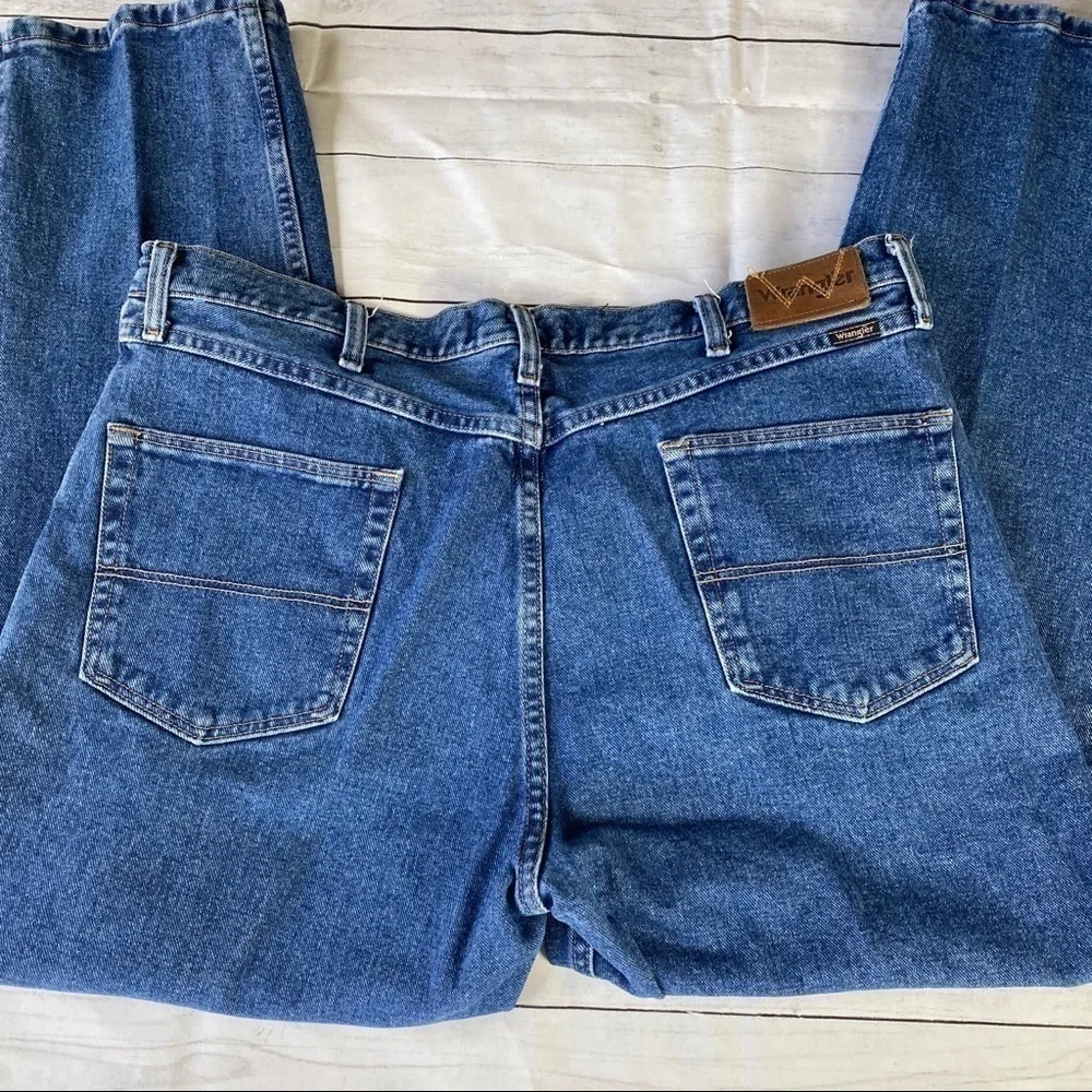 - Wrangler Men’s Regular Fit Sz 38
